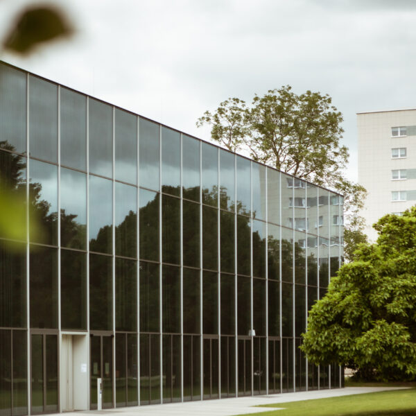 Das neue Bauhaus Museum Dessau von hinten