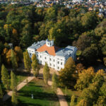 Schloss und Park Georgium in Dessau aus Panoramasicht.