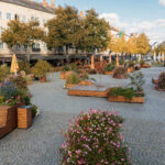 Der Marktplatz in Dessau mit begrünten Sitzflächen